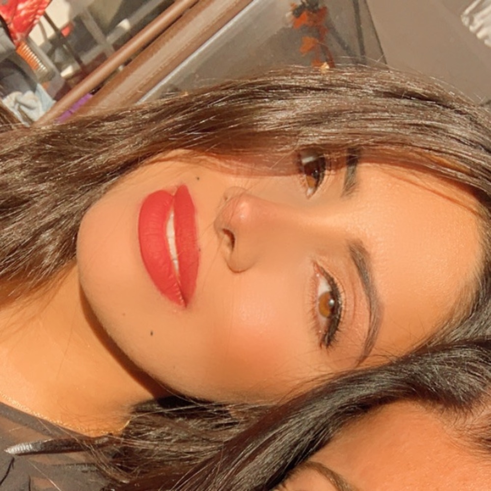 Meet your Posher, Becca